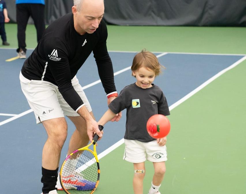 https://www.academiedetennis.com/wp-content/uploads/2024/12/d2a5f21e-cd56-4a6d-b143-e8f9a601acb3-e1734210327727.jpeg